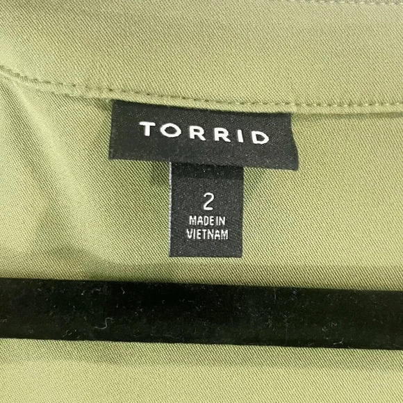 Torrid Green Lightweight Sleeveless Dress with Chain Detail at Neck Plus Size 2X - Picture 8 of 8